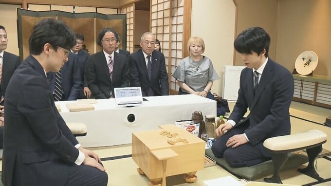将棋 藤井聡太八冠のタイトル防衛なるか　叡王戦を前に会場入り　駒や盤を入念にチェック　山梨|TBS NEWS DIG