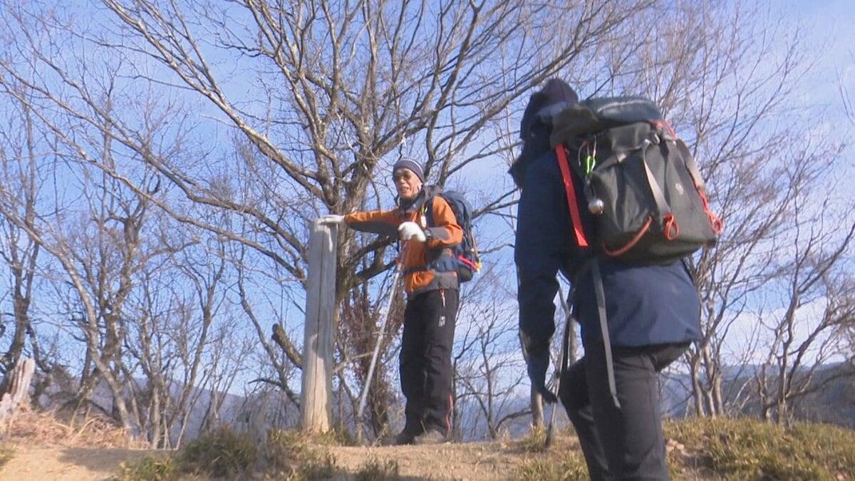 「山が夫婦仲を柔らかくしてくれる」　落石で通行止めが続いた岩殿山　新ルート開通　ほぼ毎日登っていた夫婦が6年ぶりの山頂に　山梨