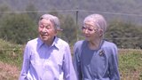 上皇ご夫妻 長野・軽井沢のキャベツ畑を手をつなぎながら散策|TBS NEWS DIG