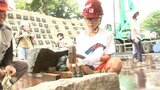 石垣復旧工事中の盛岡城跡で見学会 子どもたちが歴史の楽しさ実感|TBS NEWS DIG