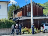自宅の居間に母親の遺体を3か月以上放置か 兄弟2人を逮捕 「姿見ない」通報で役場職員と警察官が訪問して発見 山口・周防大島|TBS NEWS DIG