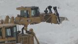 立山黒部アルペンルート全線開通へ…除雪急ピッチ 積雪多く「雪の大谷」壁の高さにも期待 富山 | 富山のニュース|天気・防災|チューリップテレビ