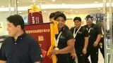 インターハイ50年ぶり日本一 鹿実相撲部が凱旋…鹿児島空港で約100人が出迎え|TBS NEWS DIG