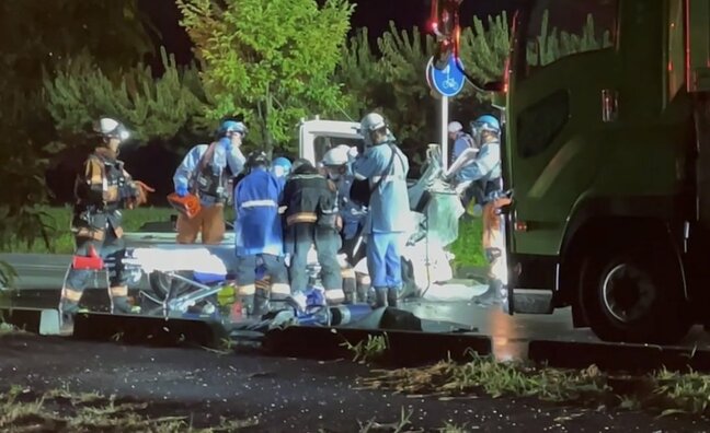 【現場画像】大型トラックと軽トラックが衝突　意識不明の男性を現場で救命処置　事故現場は全面通行止め|TBS NEWS DIG