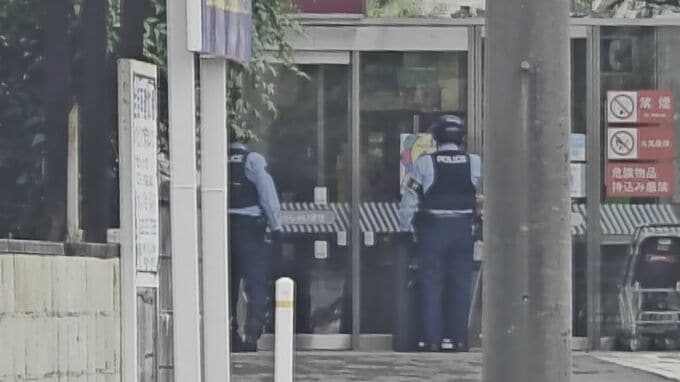 「銃のようなものを持った人がいる」と通報　東広島市黒瀬町の店舗近く　一時営業停止し避難も　銃は本物ではなく「モデルガンのようなもの」　|　RCC NEWS | 広島ニュース | RCC中国放送