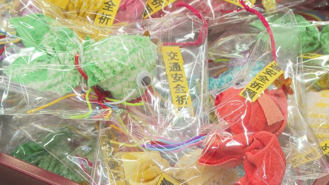 「１件でも事故がなくなるように…」1730個の手作り交通安全マスコット　警察に贈る　山口・柳井|TBS NEWS DIG