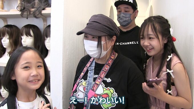 カットを終えて短髪になり笑顔を見せる陣さん