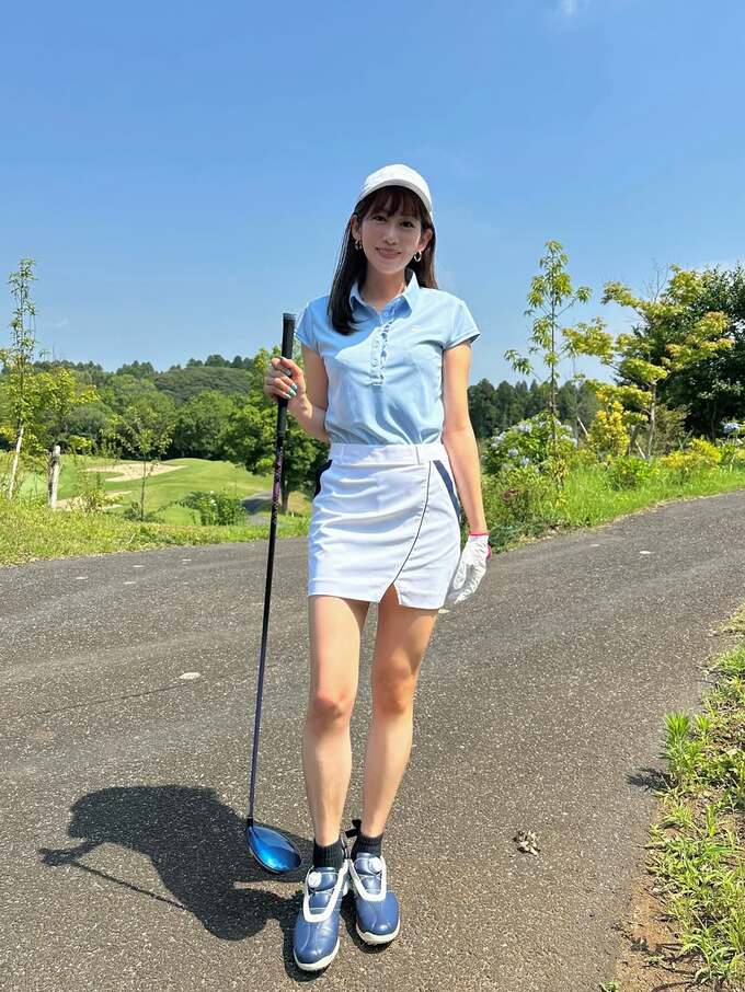 【 中川安奈 】　ゴルフウエア姿で笑顔　「ネイルがティファニーブルーなので　最近は自然と青系の装いが増えている気がします❤笑」|TBS NEWS DIG