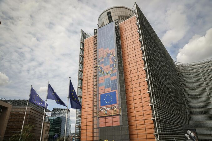 ウクライナへの1000億ユーロの支援を提案 EU 約２兆ユーロの中期財政計画