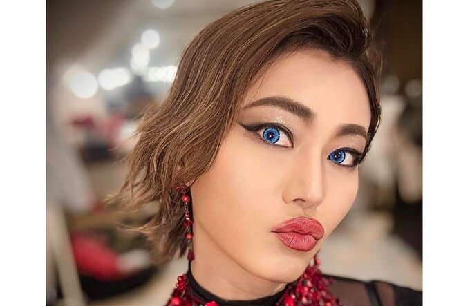 【氷川きよし】　青いカラコンの最新ショット公開　「撮影が充実で深夜まで　全く疲れ知らずだった。」　新曲にも言及|TBS NEWS DIG