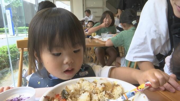 夏野菜を使ったキーマカレー作りに親子が挑戦　栄養士を目指す学生たちが開催の「こども食育食堂」　島根県松江市の専門学校|TBS NEWS DIG