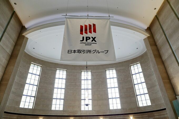 日本株反落、パウエル氏発言受けた米株安が重し－電機や商社安い