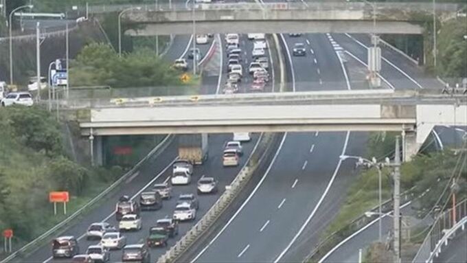 中央道・上り線で渋滞　小仏トンネル付近を先頭に22km　笹子トンネル付近2kmなど【14日午後５時半現在】　|　山梨のニュース | ＵＴＹテレビ山梨