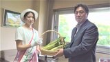 JAフルーツレディ表敬訪問　県産のフルーツや野菜などをPR　山梨　|　山梨のニュース | ＵＴＹテレビ山梨