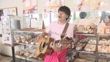 物価高に負けず頑張る商店街を応援！ シンガー・フルヤトモヒロさんが即興PRソングを店に提供＝静岡・三島市　|　静岡のニュース | SBSNEWS | 静岡放送