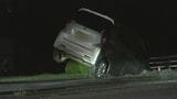 陥没した穴に軽乗用車が落ちる瞬間 水道管破裂で道路陥没…松江市では年間約400件「耐用年数が経過している管の方が多い状況」|TBS NEWS DIG