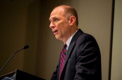 シカゴ連銀総裁、米労働市場なお安定－１年後の金利はかなり低い| TBS CROSS DIG with Bloomberg