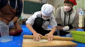 閉校する小学生たちが地域の人たちと「そば打ち」 鹿児島・霧島|TBS NEWS DIG