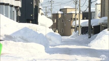 青森市 気温上昇で雪解け進み8日ぶりに積雪が140cm下回る しかし週末