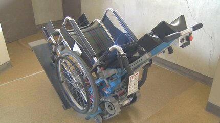 お話中　車椅子昇降機　値下げしました 車いす用階段昇降機｜製品のご紹介｜階段昇降機・段差解消機のFujitaka