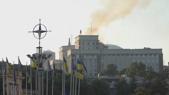 ロシアがウクライナ政府庁舎に初攻撃か　ドローン800機超“最大規模”の攻撃