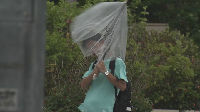 突風で学校や車の窓ガラス破損 　「竜巻」と推定　梅雨入りの沖縄|TBS NEWS DIG