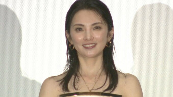 【 田中麗奈 】〝ちゃんと女優になったばい〟小さいときの自分に呼びかける　スタッフからのサプライズ花束に感涙|TBS NEWS DIG