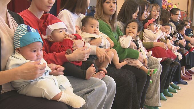 ことし生まれた赤ちゃんが集合 クリスマスの年中行事「チリタンチョウ」　|　沖縄のニュース｜RBC 琉球放送