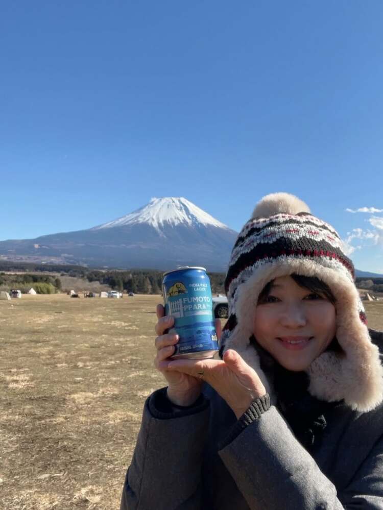 リンドバーグ 】渡瀬マキさん「初デイキャン」は富士山の麓で着ぶくれ