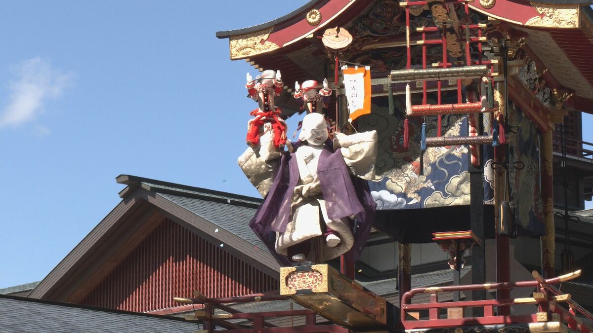 ｢秋の高山祭｣2日目 布袋台のからくり奉納始まる 絢爛豪華な祭り屋台に｢美しい色彩や山車に歴史の長さを感じる｣ 岐阜･高山市