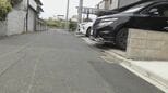 走行中の車内から飛び出し… パトカーから逃走し事故のベトナム人の男2人を現行犯逮捕|TBS NEWS DIG