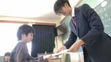 小中学校で修了式　学年最後のクラスルームで先生から通知表と“熱いエール”⋯児童は「いい先生だなと思いました！」|TBS NEWS DIG