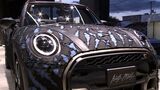 「僕も今からでも乗ってみたい」輸入車ディーラーとジーンズメーカーがコラボしたMINIお披露目【岡山】|TBS NEWS DIG