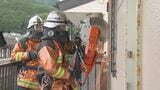 解体が予定されているアパートで消防の救助訓練を実施 「地域の防災強化に役立てて」と提供 福岡市 | 福岡のニュース|RKB NEWS|RKB毎日放送