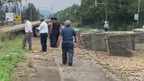 速報 トレーラーと乗用車が交差点で衝突…4人けが うち2人が意識不明の重体 現場はトレーラーで運んでいたジャガイモが散乱 北海道士幌町 | 北海道のニュース|HBC北海道放送