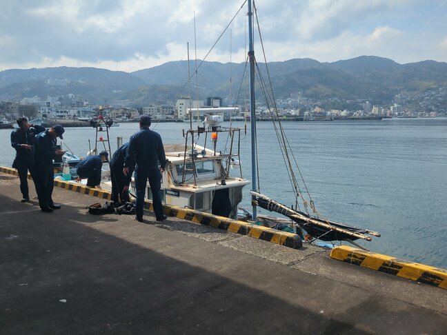 【続報】静岡県伊東市沖で漁船同士が衝突、1隻が転覆 90代男性が意識がもうろうとした状態でドクターヘリで病院に搬送される|TBS NEWS DIG