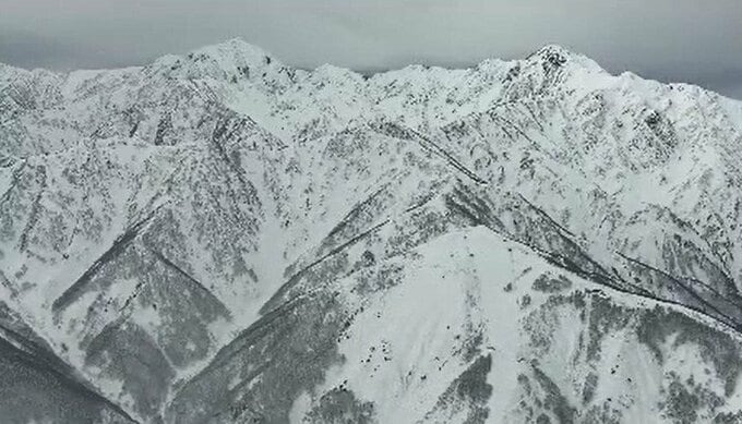 「滝の下に落ちた？」4人パーティーで滑走中…1人が滑落して行動不能…北アルプス小遠見山付近でバックカントリースキーのアメリカ人男性が遭難　19日朝から救助活動|TBS NEWS DIG