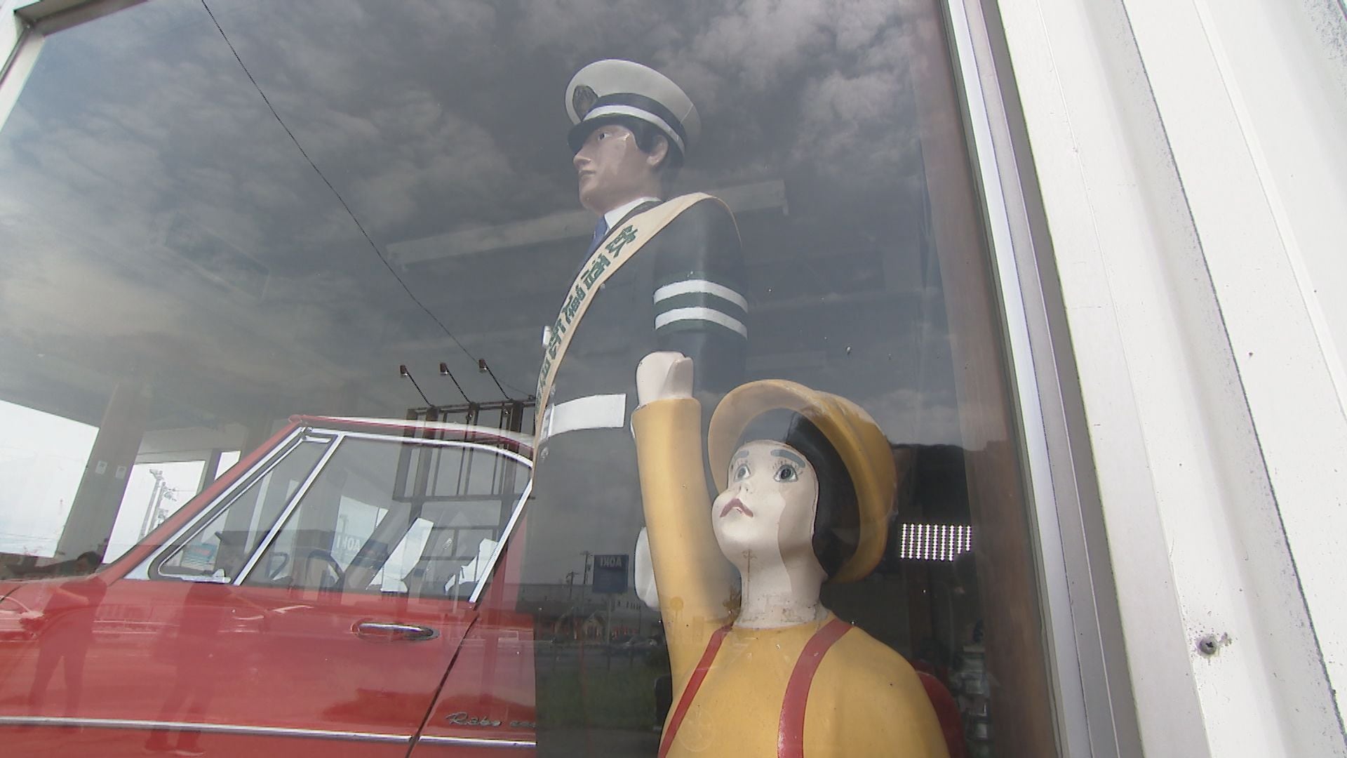 レトロおもちゃが3万点超でも…電話をしないと開けてくれない？ナゾの