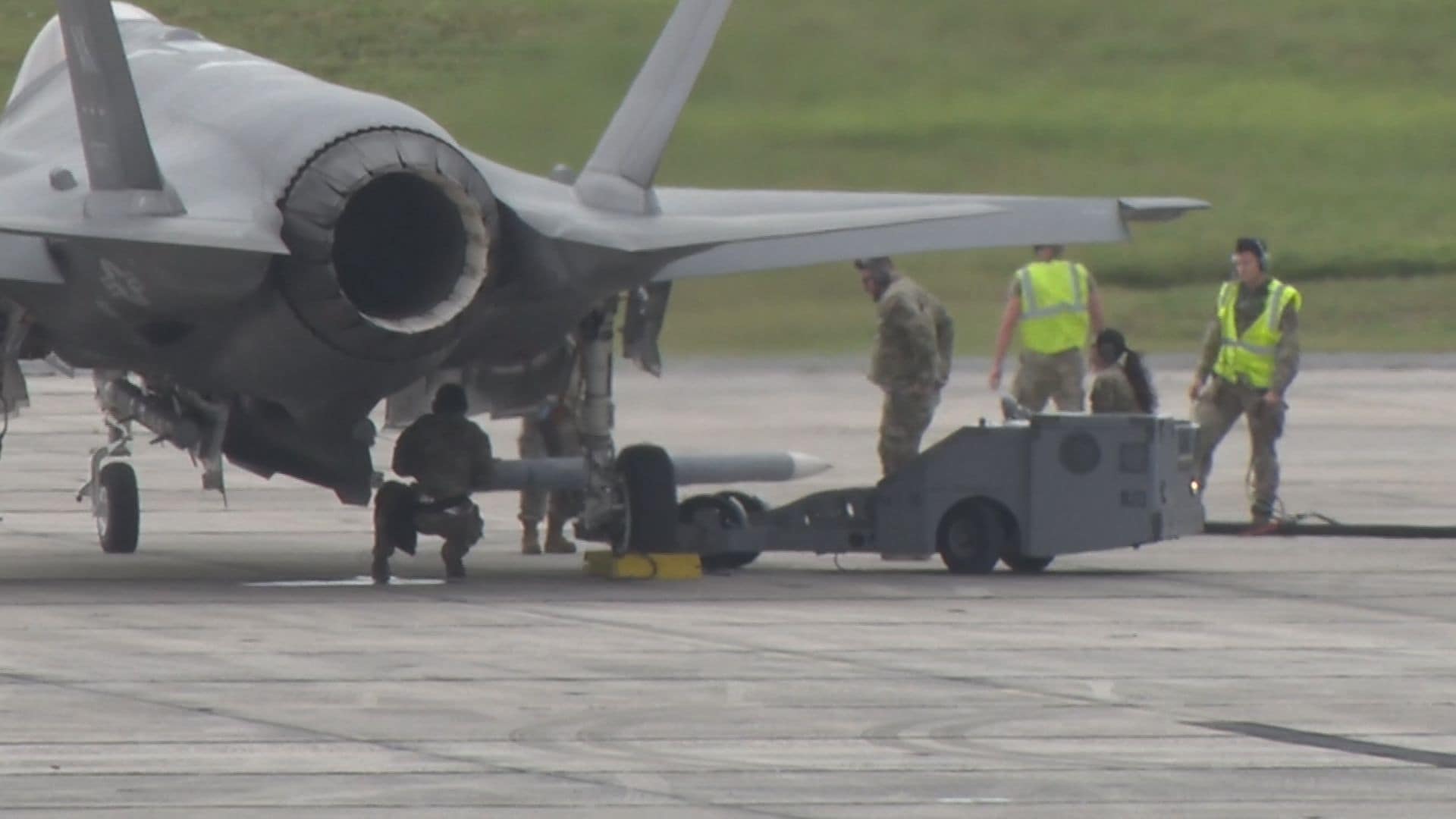 日本駐留の複数の米軍航空団が嘉手納基地などで訓練 13日まで騒音激化