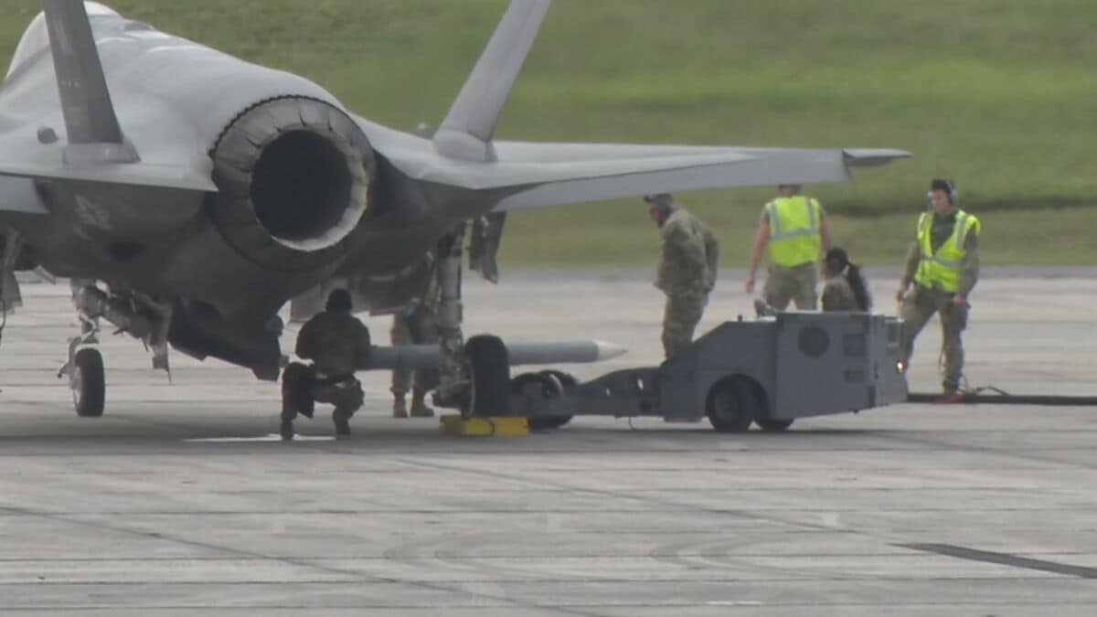 日本駐留の複数の米軍航空団が嘉手納基地などで訓練 13日まで騒音激化