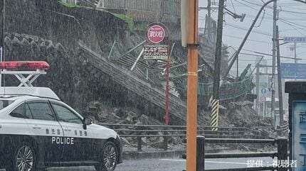 鹿児島市武3丁目でのり面崩れる 斜面の上に住宅「子どもが多く通る道 鹿児島市武3丁目でのり面崩れる 斜面の上に住宅「子どもが多く通る道