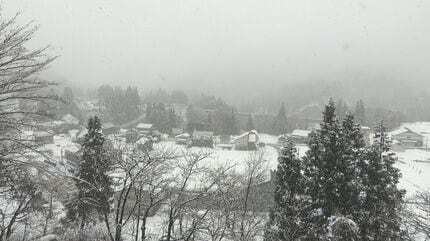 積雪2メートル超「豪雪の村」の「ねこつぐら」 冬の手仕事の担い手も