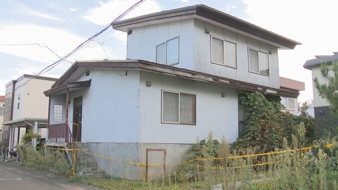 「兄は5月ごろに亡くなっている」男性遺体を自宅に遺棄か　自称59歳無職の男「埋葬しなければならないことはわかっていた」遺体はあおむけで布団がかけられた状態|TBS NEWS DIG