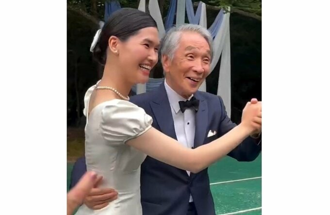 堺小春さん　結婚式で　父・堺正章さんと幸せスマイル　「関わってくれた全ての皆さんありがとう」　母・岡田美里さんも感激|TBS NEWS DIG