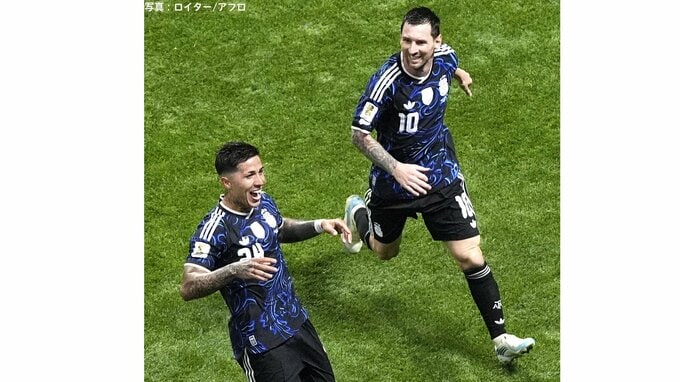アルゼンチン、2大会連続の決勝進出！先制許すも後半ATにメッシのアシストから劇的逆転弾でイングランド撃破【北中米W杯】|TBS NEWS DIG