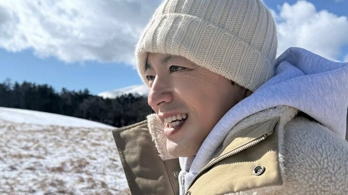 【 大沢たかお 】雪山をバックに散歩　フォロワー歓喜「少年の様な瞳と白銀の世界」「彼女妄想素材あざーっす！」|TBS NEWS DIG