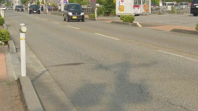 自転車に乗り道路を横断していた高齢の女性がトラックにはねられ死亡 石川・能美市|TBS NEWS DIG