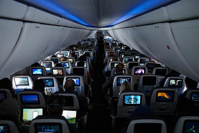 ユナイテッド航空、マスク氏スターリンクのWi-Fiサービスを今春開始
