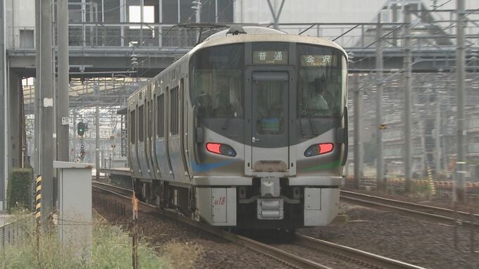 IRいしかわ鉄道の踏切内で軽乗用車が立ち往生 列車2本が運休 後続列車も最大で80分の遅れ　|　石川県のニュース｜MRO北陸放送