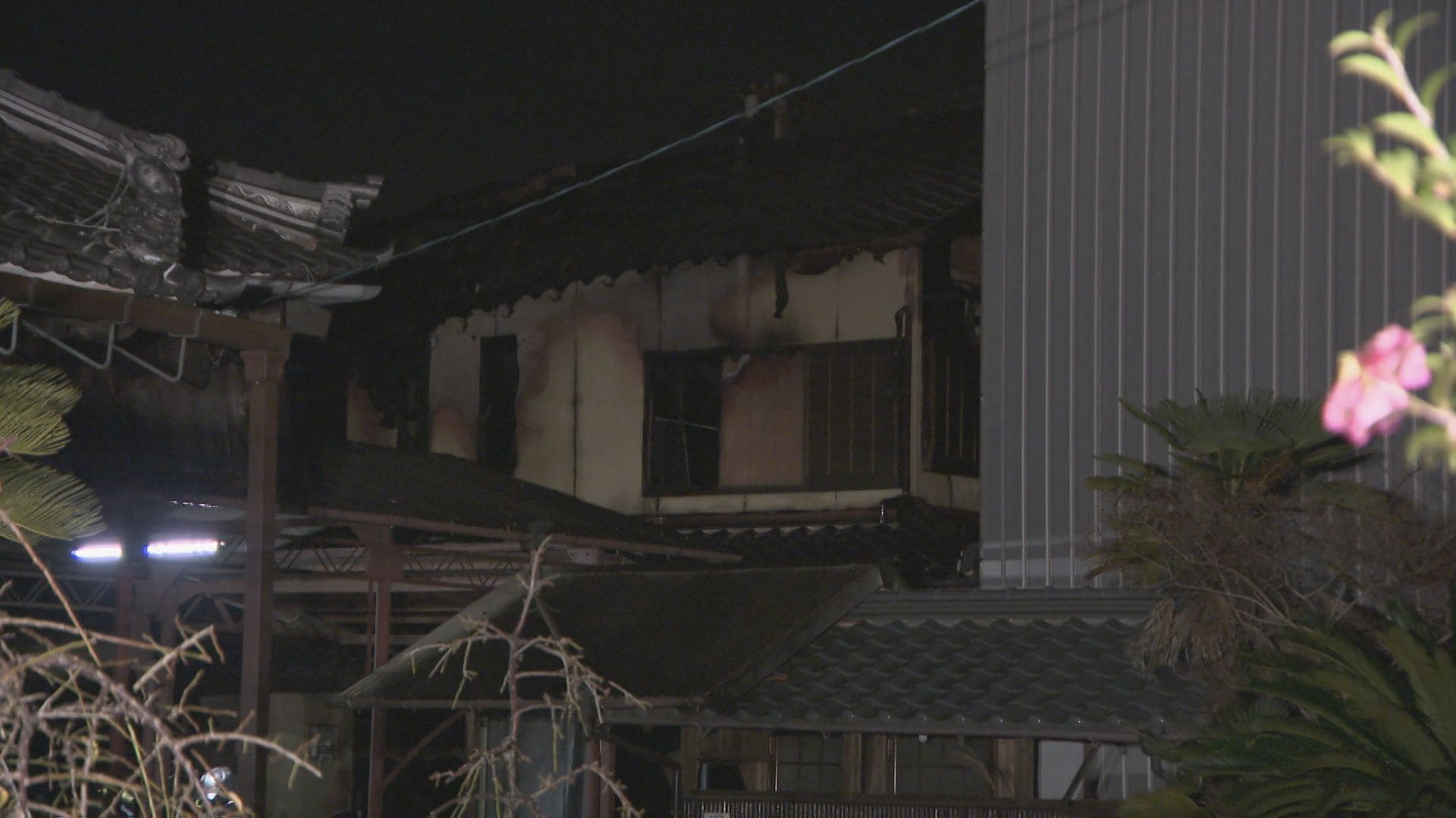 四日市市で寺の敷地内の住宅全焼　住人の男性は7時間半後に自宅に戻り無事を確認